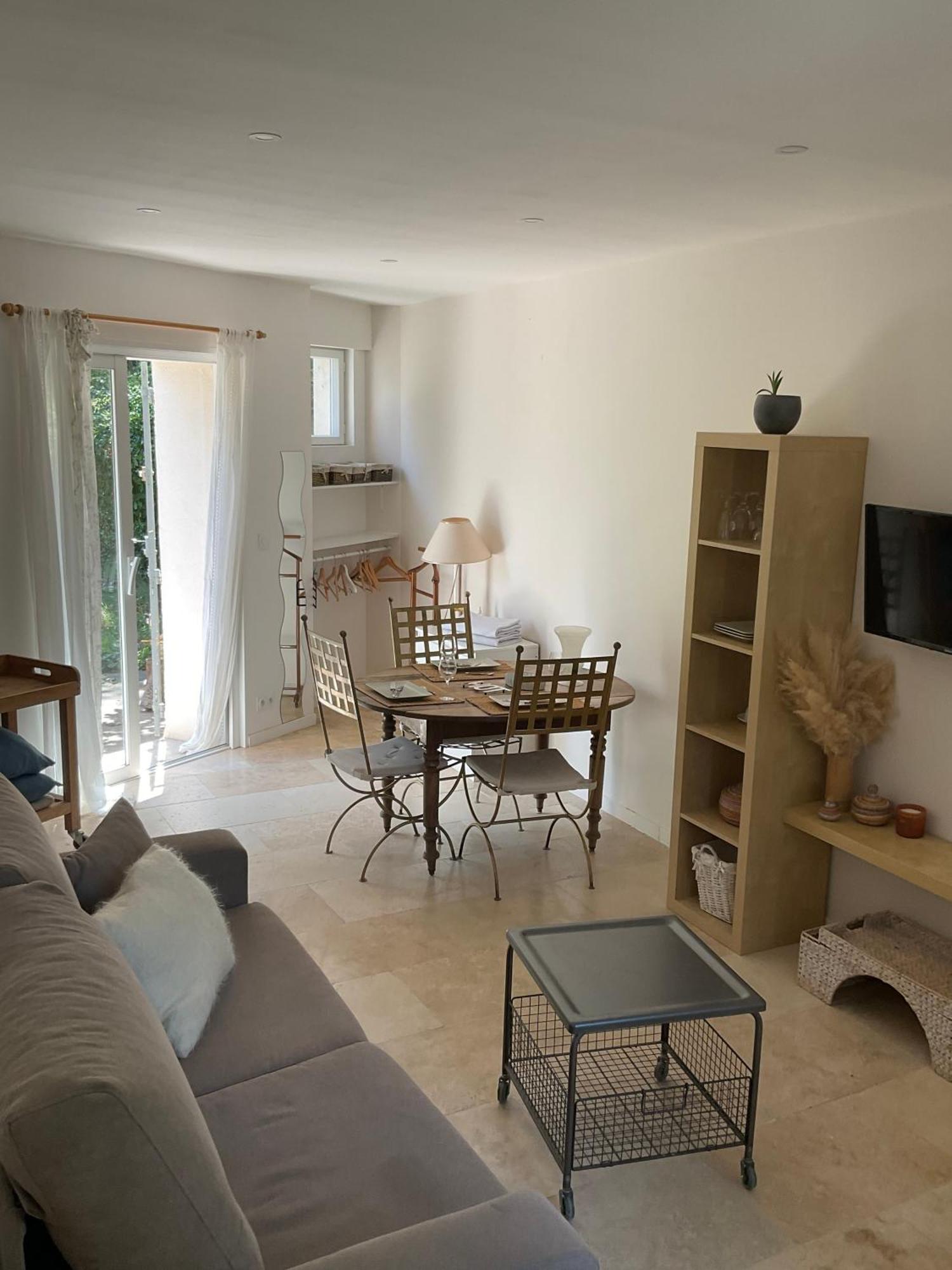 Studio Lumineux Villeneuve-les-Avignon Bagian luar foto
